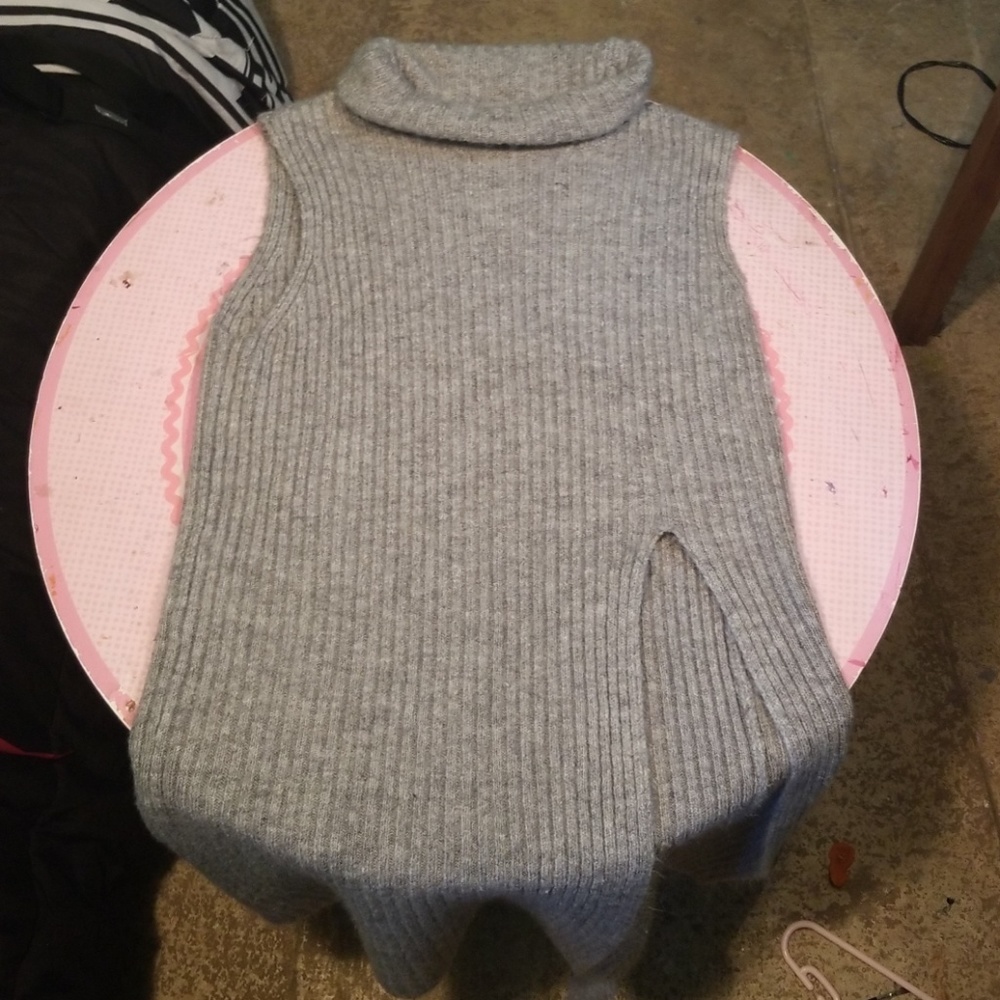 Long shirt with a turtle neck